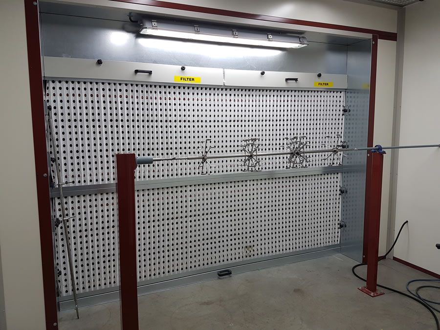 Sistema di verniciatura semi automatico Beam (Italia) - Progetti Ardesia